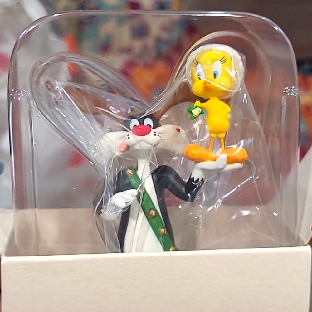 Sylvester and Tweety Ornament - Picture 4 of 4